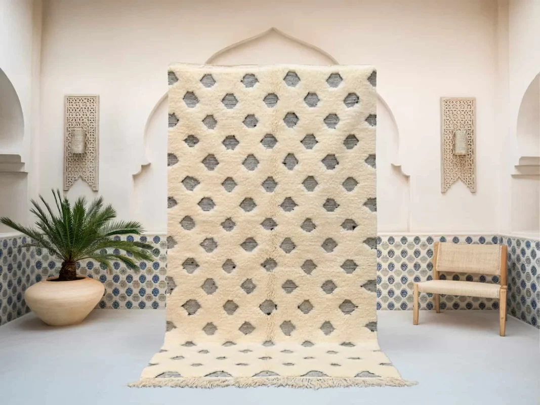Taklit Beni Mrirt rug in light golden and black, handmade in Morocco