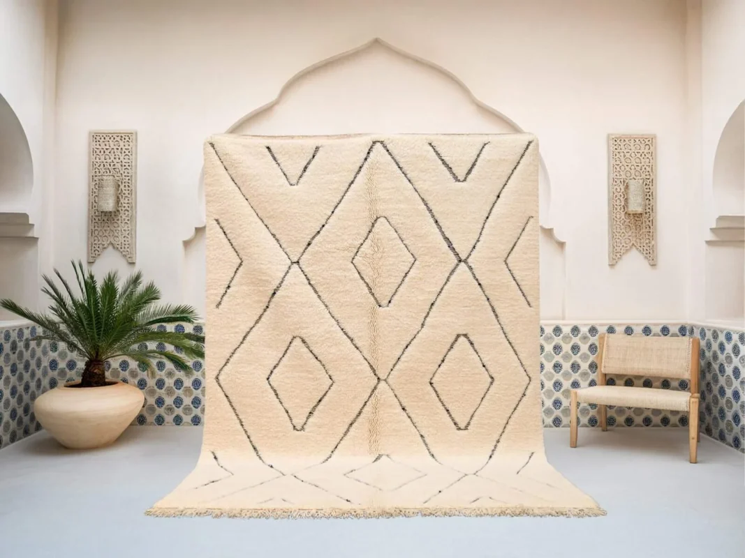 Tin Hinan Beni Ourain rug in light ivory and black, handmade in Morocco